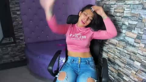 Tayloor online show from 02-06-25, 02:44