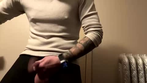 Snapshot of teejm chatting on 12-01-24, 08:53 Twizzler online show from 12-01-24, 08:53