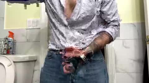 Snapshot of teejm chatting on 10-11-25, 11:47 Twizzler online show from 10-11-25, 11:47