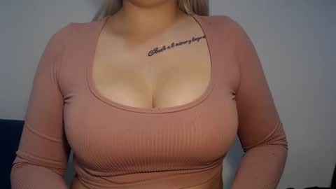 Teeyara  online show from 10-18-25, 09:26