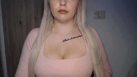 Teeyara  online show from 12-21-25, 04:47