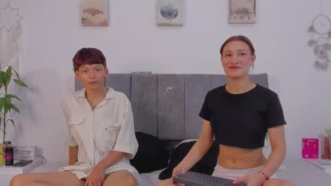 Snapshot of tefi_meow_ chatting on 12-22-25, 03:20 Estefani online show from 12-22-25, 03:20