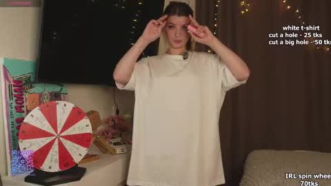 Snapshot of temperaturka chatting on 10-13-25, 03:39 Sarah     online show from 10-13-25, 03:39