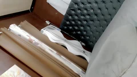 Snapshot of temptationofsex chatting on 12-05-24, 02:31 EVA GLASSCOTT online show from 12-05-24, 02:31