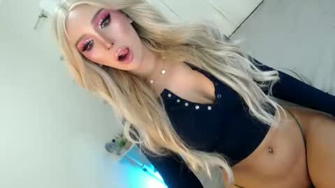 Snapshot of temptationofsex chatting on 10-07-25, 07:38 EVA GLASSCOTT online show from 10-07-25, 07:38