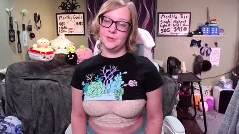 Pixie and Tentacle Overlord online show from 12-04-24, 07:12