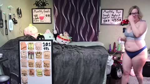 Pixie and Tentacle Overlord online show from 01-22-25, 07:13