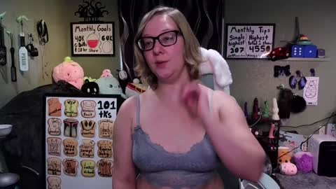 Pixie and Tentacle Overlord online show from 01-22-25, 10:15