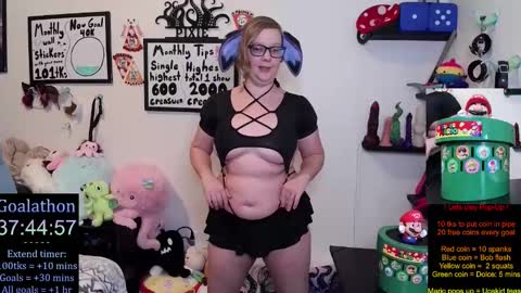 Pixie and Tentacle Overlord online show from 11-07-25, 11:16