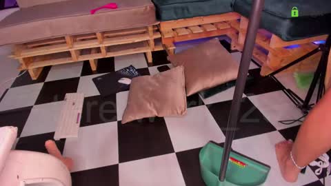 teresa  help me reach 100 like online show from 02-19-25, 04:34