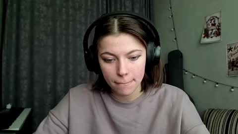 Anny Simpson online show from 02-11-26, 06:18