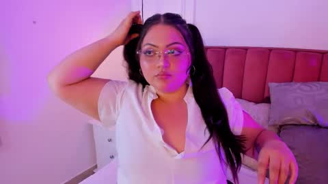 Snapshot of tessa_sinclaire chatting on 10-04-25, 08:29 TERESA online show from 10-04-25, 08:29