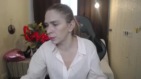 Snapshot of tessadaybreak chatting on 02-19-25, 12:55 tessadaybreak online show from 02-19-25, 12:55