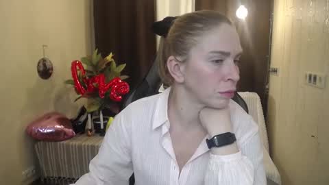 Snapshot of tessadaybreak chatting on 02-19-25, 04:00 tessadaybreak online show from 02-19-25, 04:00