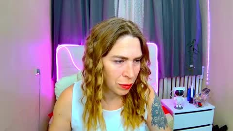 Snapshot of tessadaybreak chatting on 09-12-25, 07:19 tessadaybreak online show from 09-12-25, 07:19