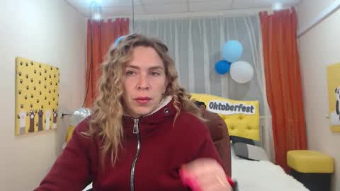 Snapshot of tessadaybreak chatting on 09-29-25, 06:29 tessadaybreak online show from 09-29-25, 06:29