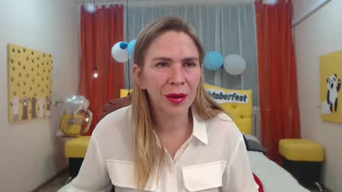 Snapshot of tessadaybreak chatting on 10-09-25, 08:01 tessadaybreak online show from 10-09-25, 08:01