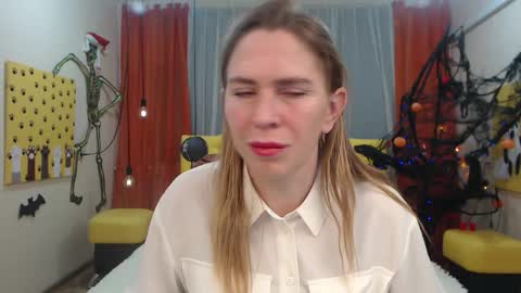 Snapshot of tessadaybreak chatting on 10-11-25, 07:40 tessadaybreak online show from 10-11-25, 07:40