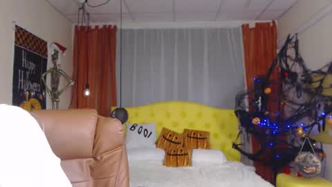 Snapshot of tessadaybreak chatting on 10-14-25, 06:25 tessadaybreak online show from 10-14-25, 06:25