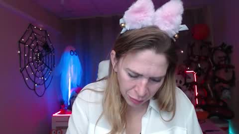 Snapshot of tessadaybreak chatting on 10-29-25, 08:16 tessadaybreak online show from 10-29-25, 08:16