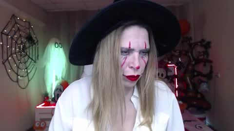 Snapshot of tessadaybreak chatting on 10-31-25, 08:37 tessadaybreak online show from 10-31-25, 08:37