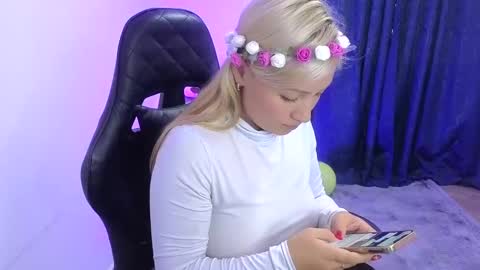 Snapshot of tessawhisnton chatting on 12-17-24, 05:04 Tessy online show from 12-17-24, 05:04