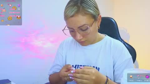 Snapshot of tessawhisnton chatting on 09-19-25, 04:51 Tessy online show from 09-19-25, 04:51