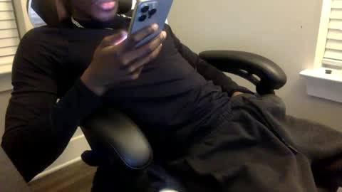 Snapshot of tevvdaren chatting on 10-12-25, 11:48 tevvdaren online show from 10-12-25, 11:48