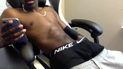 Snapshot of tevvdaren chatting on 10-27-25, 01:04 tevvdaren online show from 10-27-25, 01:04