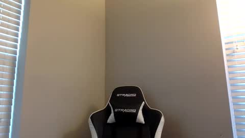 Snapshot of tevvdaren chatting on 10-30-25, 12:50 tevvdaren online show from 10-30-25, 12:50