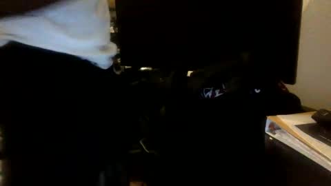 Snapshot of tevvdaren chatting on 11-17-25, 10:10 tevvdaren online show from 11-17-25, 10:10