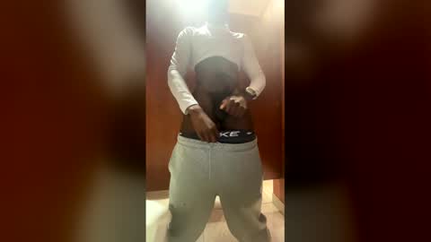 Snapshot of tevvdaren chatting on 01-08-26, 02:52 tevvdaren online show from 01-08-26, 02:52