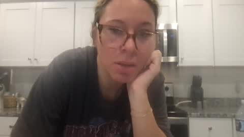 Snapshot of texas_blonde chatting on 10-07-25, 01:30 Daphne Summers online show from 10-07-25, 01:30