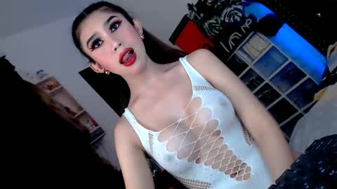 Itsme tgirlAdele online show from 11-16-25, 09:09