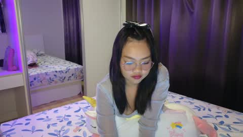 Snapshot of thailand4you chatting on 12-11-24, 02:11 AbbieThai online show from 12-11-24, 02:11