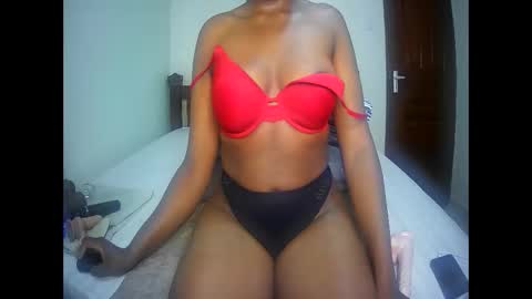 Snapshot of thalami21 chatting on 11-16-25, 11:10 shy online show from 11-16-25, 11:10