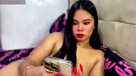 Ms. Thalia online show from 11-27-25, 04:47