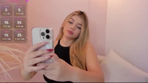 Snapshot of thaliafox_ chatting on 02-21-25, 05:20 Thalia online show from 02-21-25, 05:20