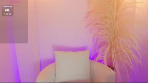 Snapshot of thaliafox_ chatting on 10-06-25, 10:51 Thalia online show from 10-06-25, 10:51