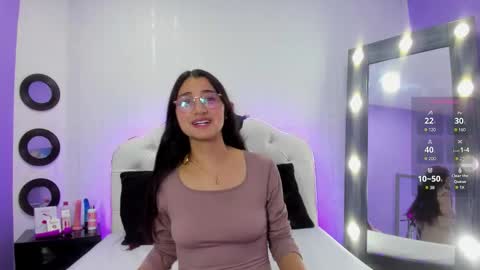 Thayla online show from 10-22-25, 01:55
