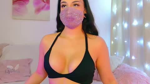 Snapshot of the__sabenna chatting on 12-17-25, 04:46 Madina online show from 12-17-25, 04:46