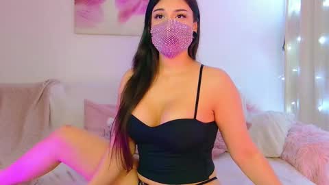 Snapshot of the__sabenna chatting on 12-18-25, 05:19 Madina online show from 12-18-25, 05:19