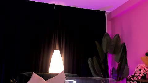 Aisha online show from 11-19-25, 04:56