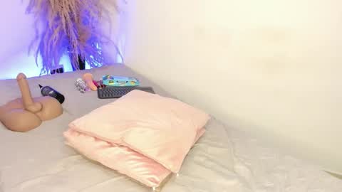 sofia online show from 12-18-25, 11:44