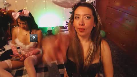 Snapshot of the_crazy_latina chatting on 11-28-25, 02:25 Giovanna online show from 11-28-25, 02:25