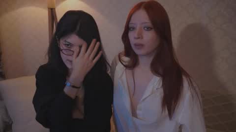 EllaLyn online show from 09-17-25, 07:59