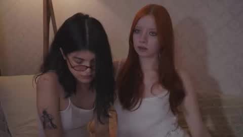 EllaLyn online show from 10-10-25, 07:24