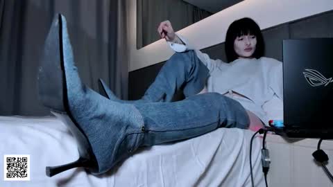 Snapshot of the_inamorata chatting on 01-09-26, 08:43 Goddess Misha online show from 01-09-26, 08:43