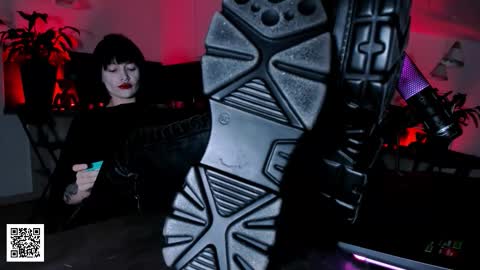 Snapshot of the_inamorata chatting on 02-06-26, 09:51 Goddess Misha online show from 02-06-26, 09:51