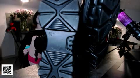 Snapshot of the_inamorata chatting on 02-25-26, 09:13 Goddess Misha online show from 02-25-26, 09:13